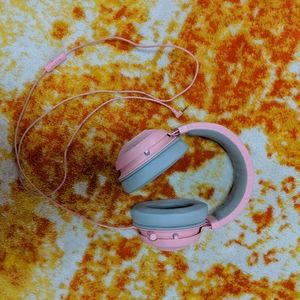 Razer pink headphones